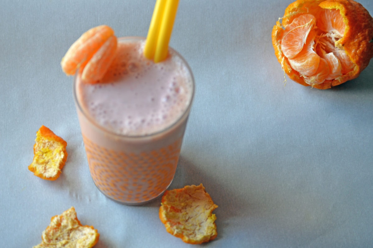 Easy Tangerine & Strawberry Vanilla Smoothie with Greek Yogurt