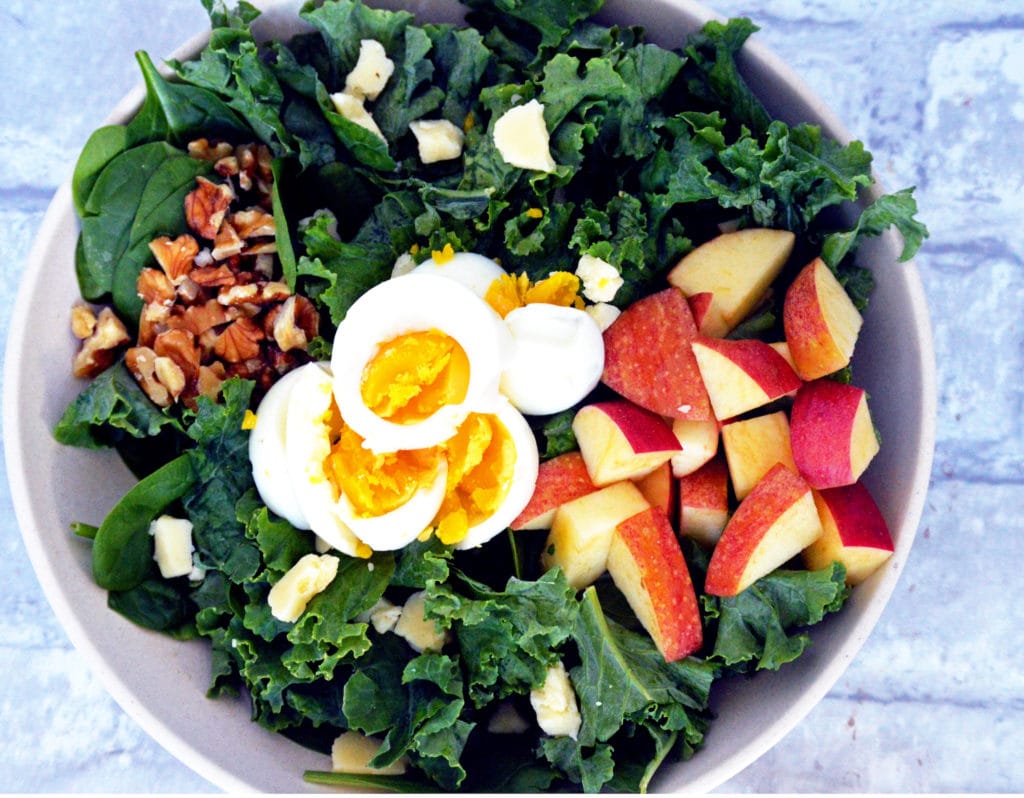 Recipe for Kale salad with apple and cheddar