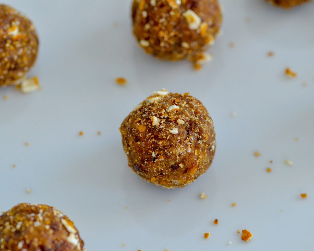 Recipe for Peanut Butter Pretzel Date Balls. Pre-workout energy balls #preworkout #vegansnack #snack #fuel
