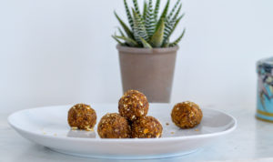 Recipe for Peanut Butter Pretzel Date Balls. Pre-workout energy balls #preworkout #vegansnack #snack #fuel