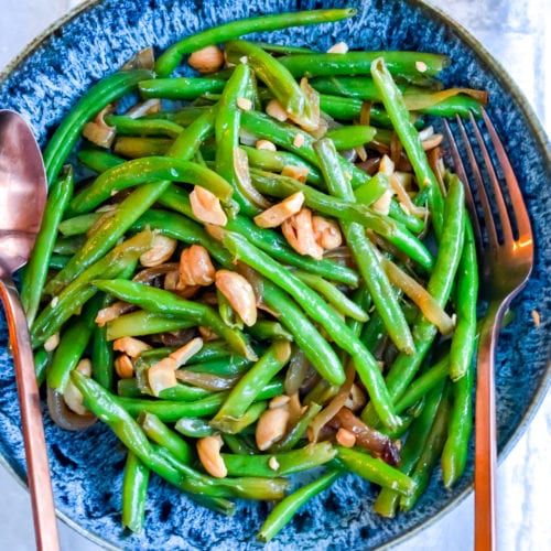 Easy Vegan Thanksgiving Side- Green Beans with Caramelized Onions