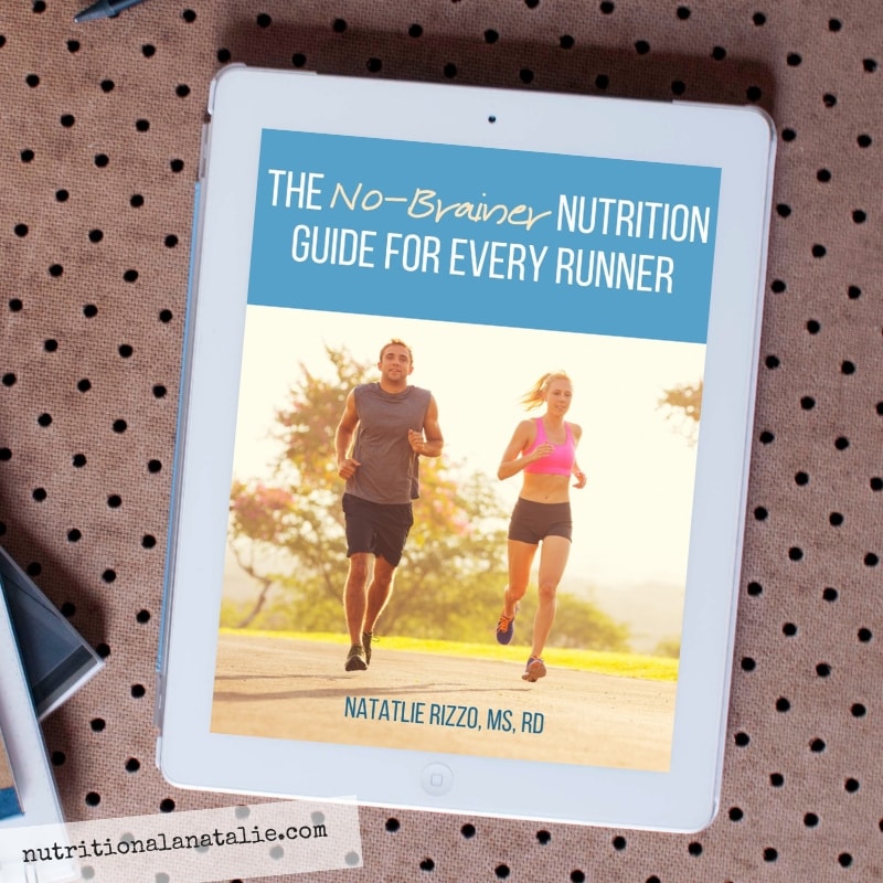 La mejor guía de nutrición con todo incluido para corredores. Más de 15 temas escritos por un dietista registrado para ayudarlo a alimentar de la manera correcta y alcanzar su máximo potencial de carrera.