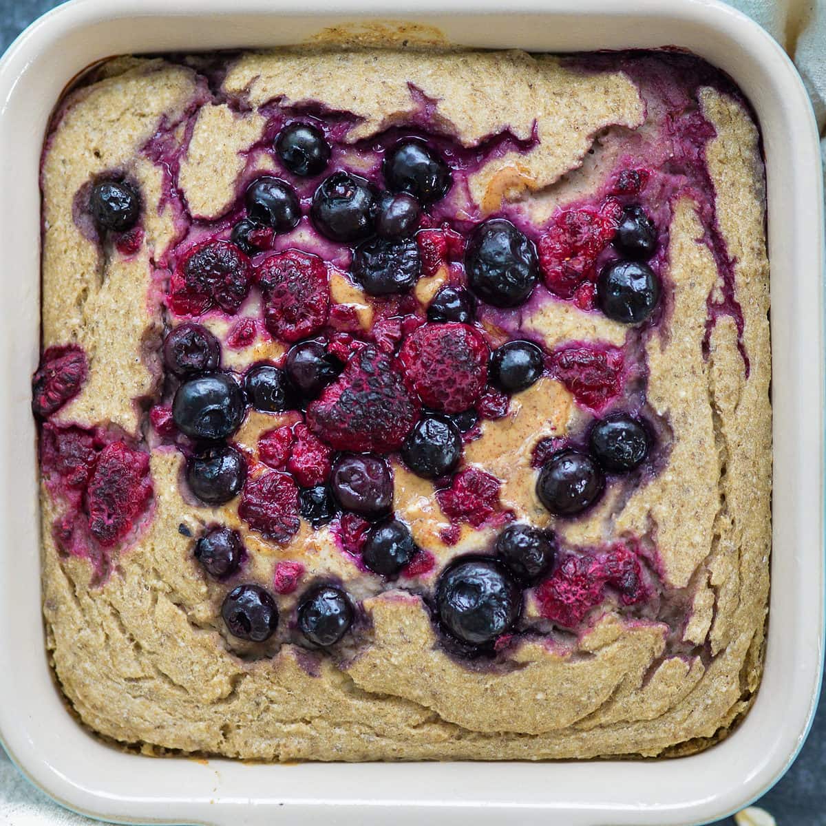 Vegan Baked Oatmeal with Banana and Berries