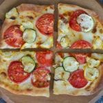 gesneden vegetarische airfryer persoonlijke pizza